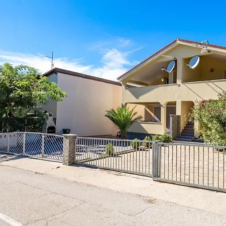 Rona Zlatko Appartamento Šimuni